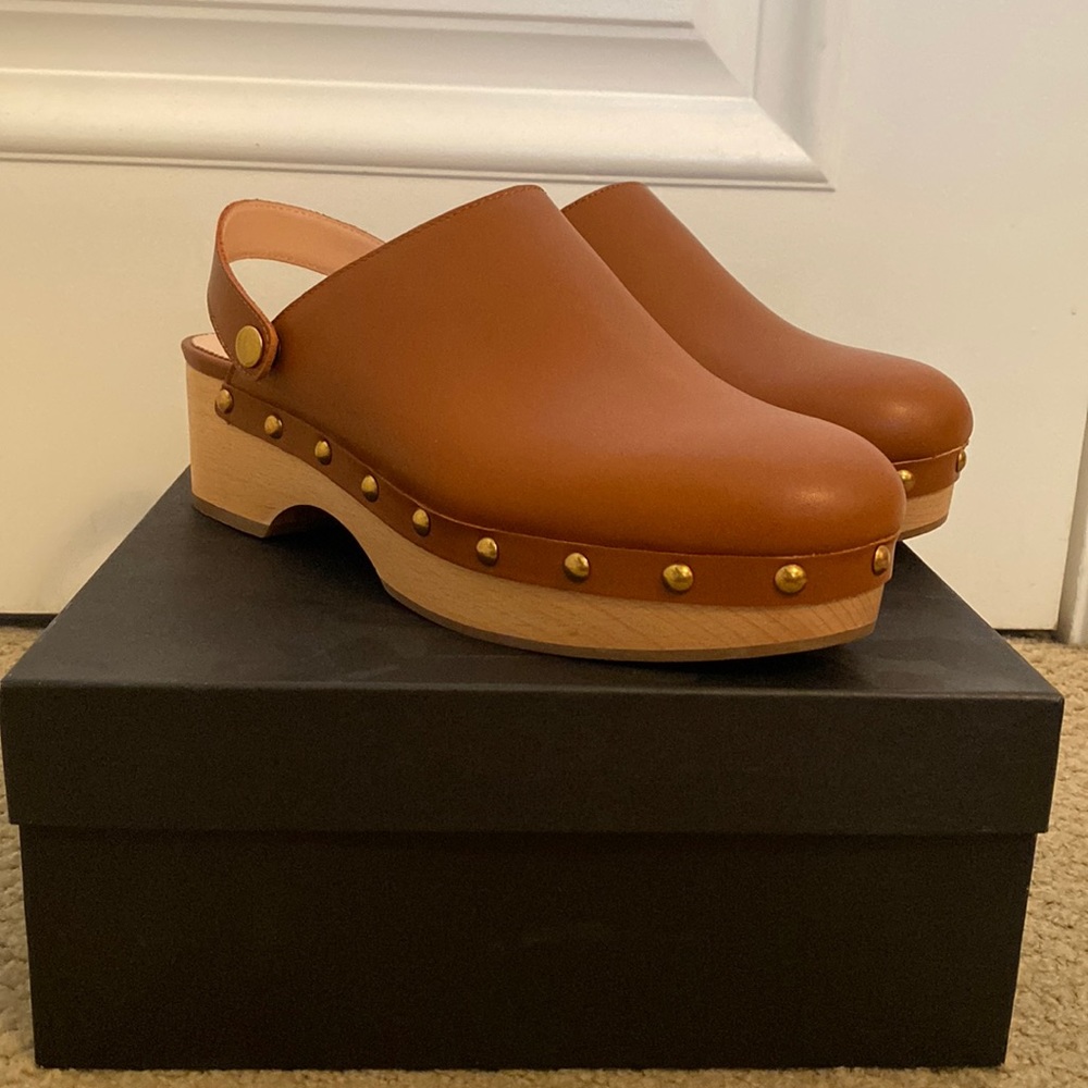 Leather clogs